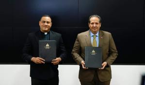 El Ministerio de Salud y la UCSD firman un convenio para fortalecer la formación a colaboradores