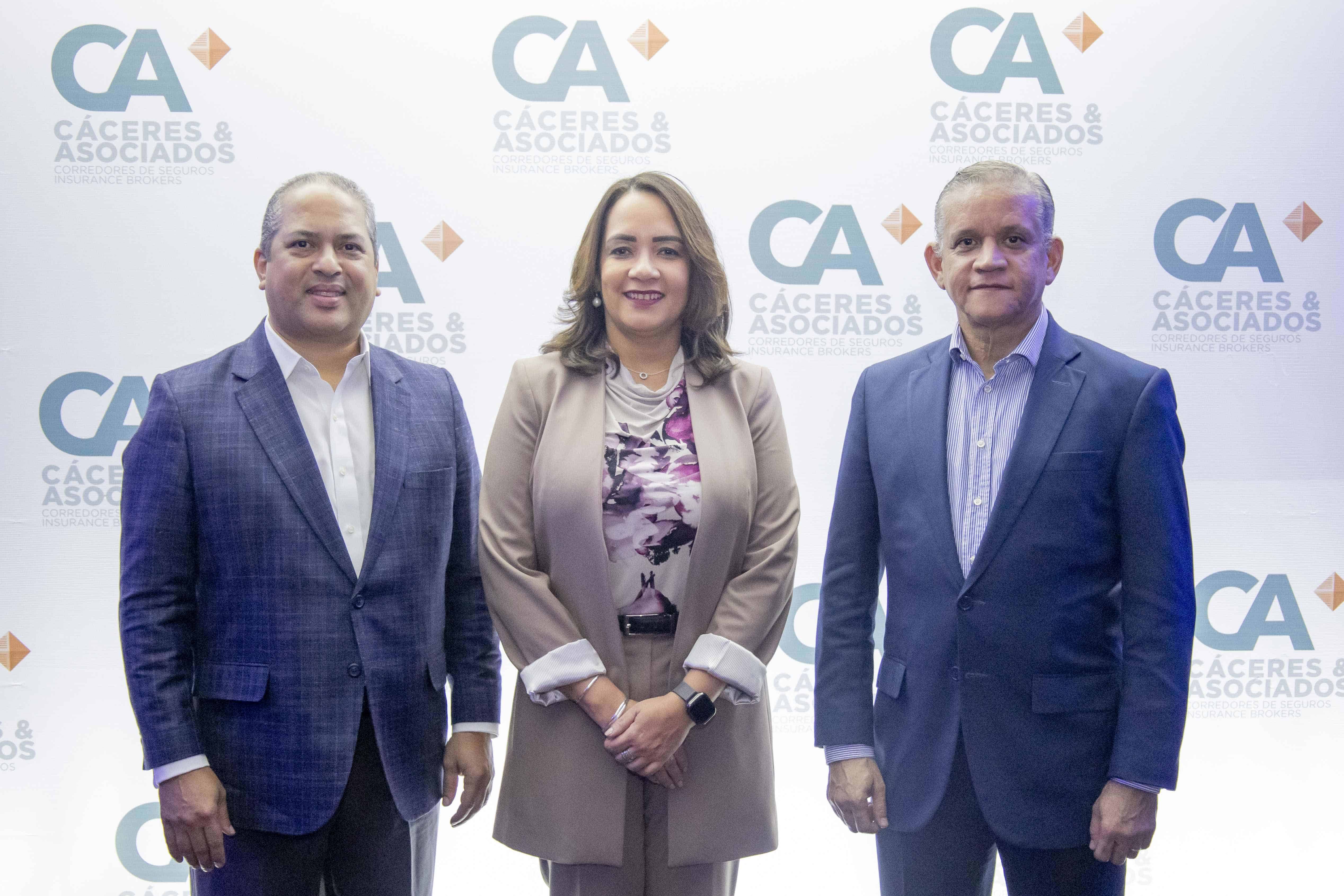 Joel García, Mónica Rojas y Carlos Wazar.