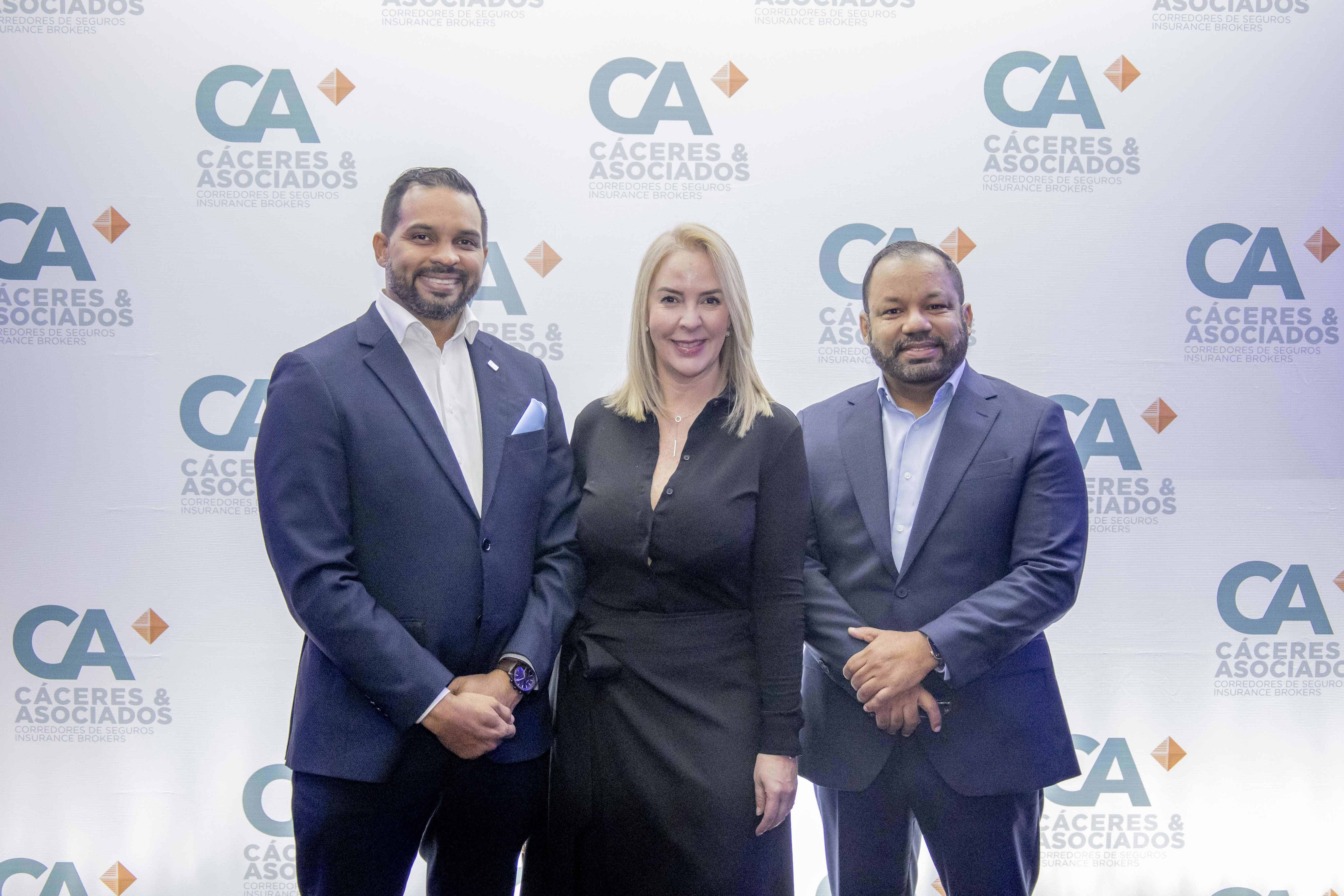 Willys Colón, Catherine de Freiras y Ambiorix de la Cruz.<br>