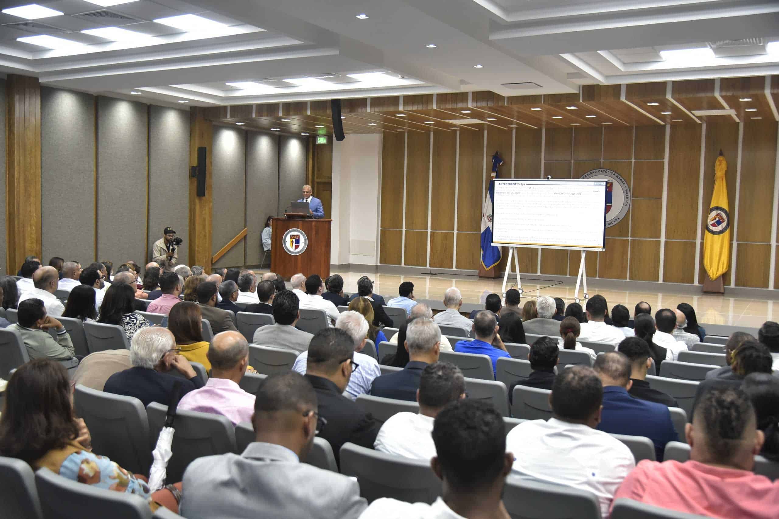 Durante la presentación de la nueva cédula en Santiago.