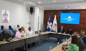 Sectores participan en el primer encuentro sobre el aumento salarial de 2025