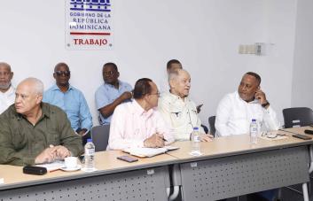 Sindicalistas proyectan salario mínimo de grandes empresas superior a RD$30,000 con subida de 30 %