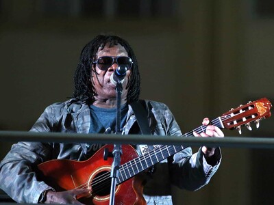 Milton Nascimento recibe alta tras neumonía