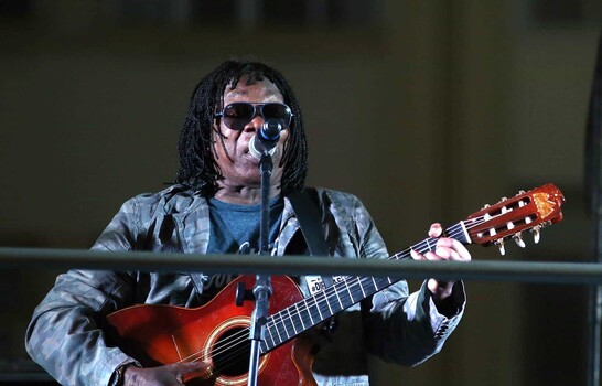Milton Nascimento, &iacute;cono de la m&uacute;sica brasile&ntilde;a, recibe alta tras neumon&iacute;a
