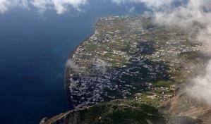 Unas 9,000 personas han abandonado Santorini por temor a la oleada de terremotos