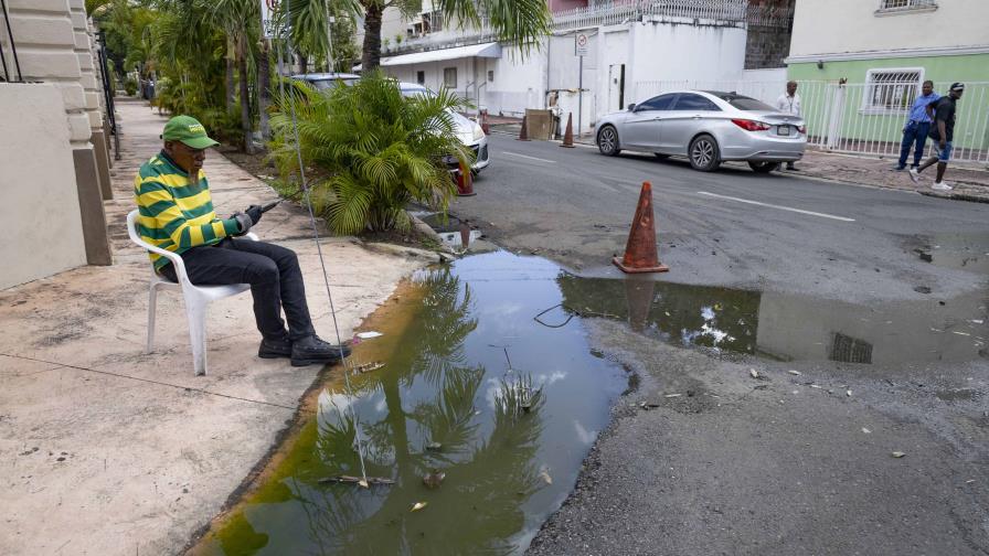 El charco verde de la calle Galván que contamina