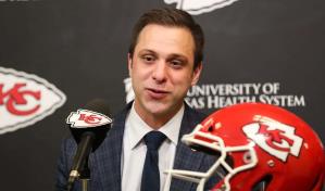 Gerente general de Chiefs, de repartidor de hamburguesas a arquitecto de una dinastía