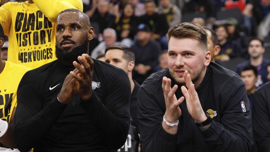 LeBron anota 26 y Lakers aplastan a Clippers por con Doncic en el banquillo