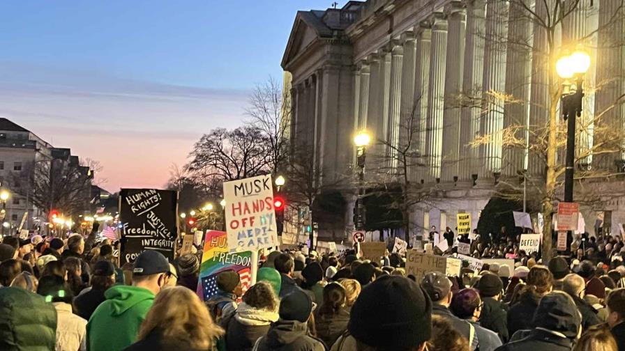 Manifestación multitudinaria en Washington contra el rol de Musk en el Gobierno federal