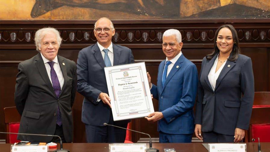 El Senado reconoce al empresario Fernando Capellán El Senado reconoce al empresario Fernando Capellán
