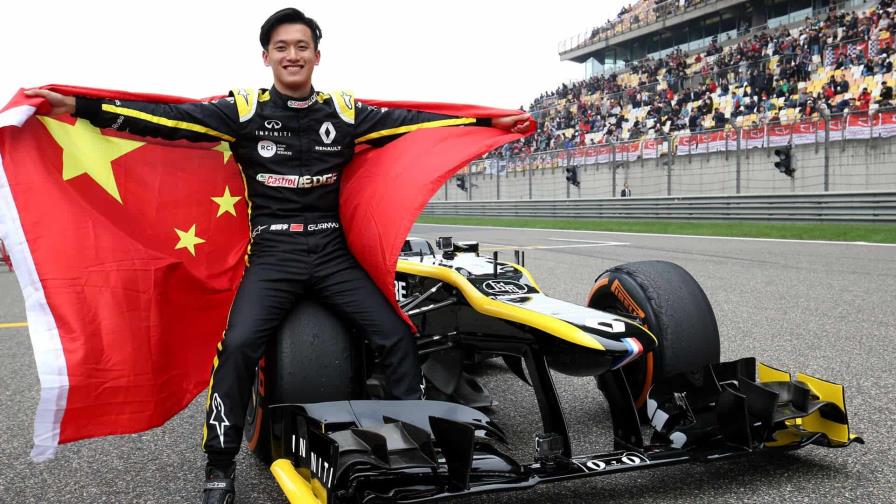 F1: Zhou Guanyu se une a Ferrari como piloto reserva para la temporada 2025