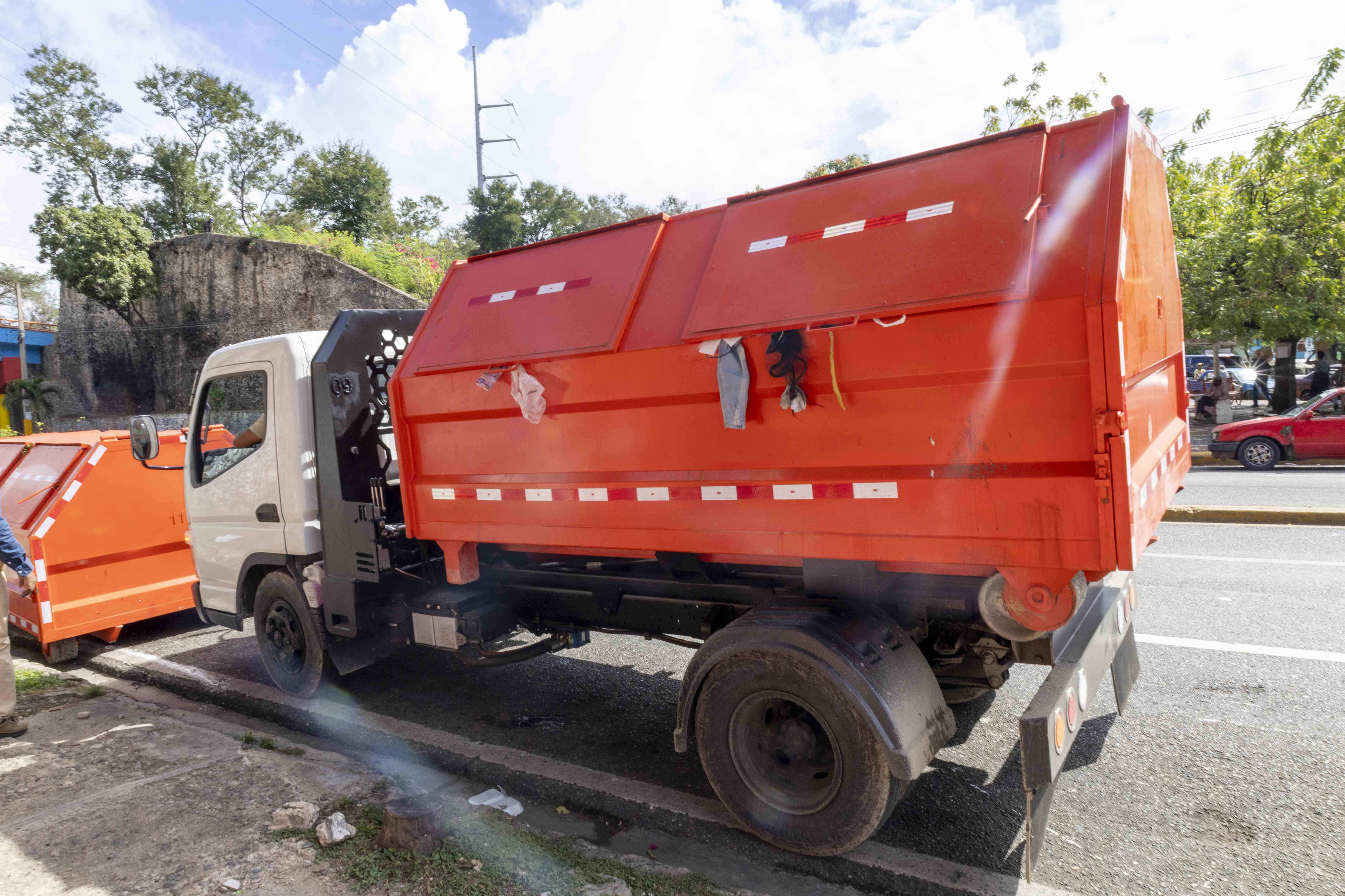 La idea es colocar 200 de esos contenedores en todo el municipio.