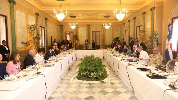 El presidente Luis Abinader y Marco Rubio encabezan una mesa de trabajo con delegaciones