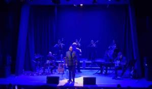 Badir desnuda su alma en la Sala Ravelo con "Entre Cuerdas"