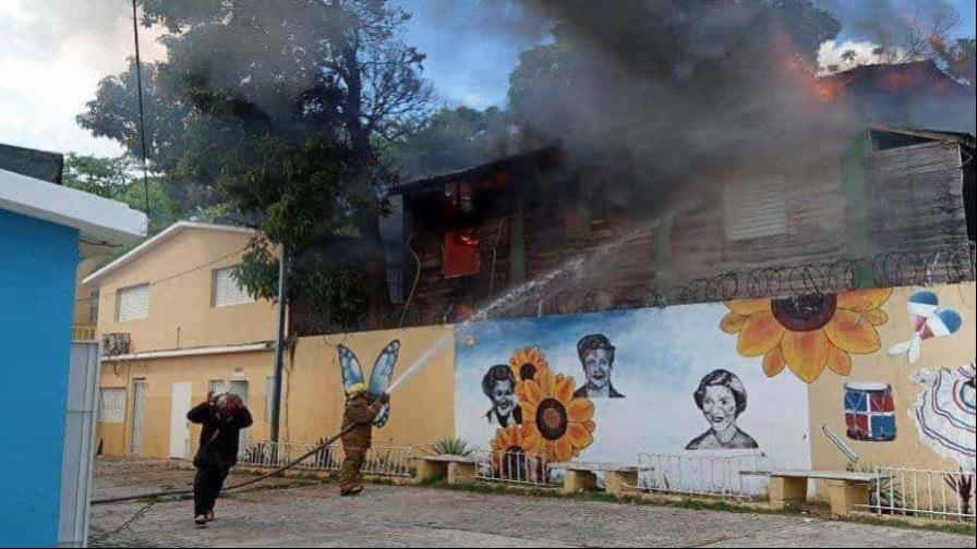 Desarrollo Barrial se compromete a remozar escuela de música consumida por un incendio