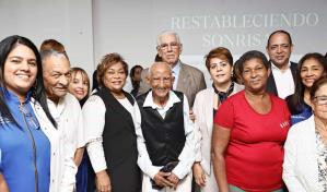 El SNS desarrolla un programa gratuito de prótesis dentales para adultos mayores