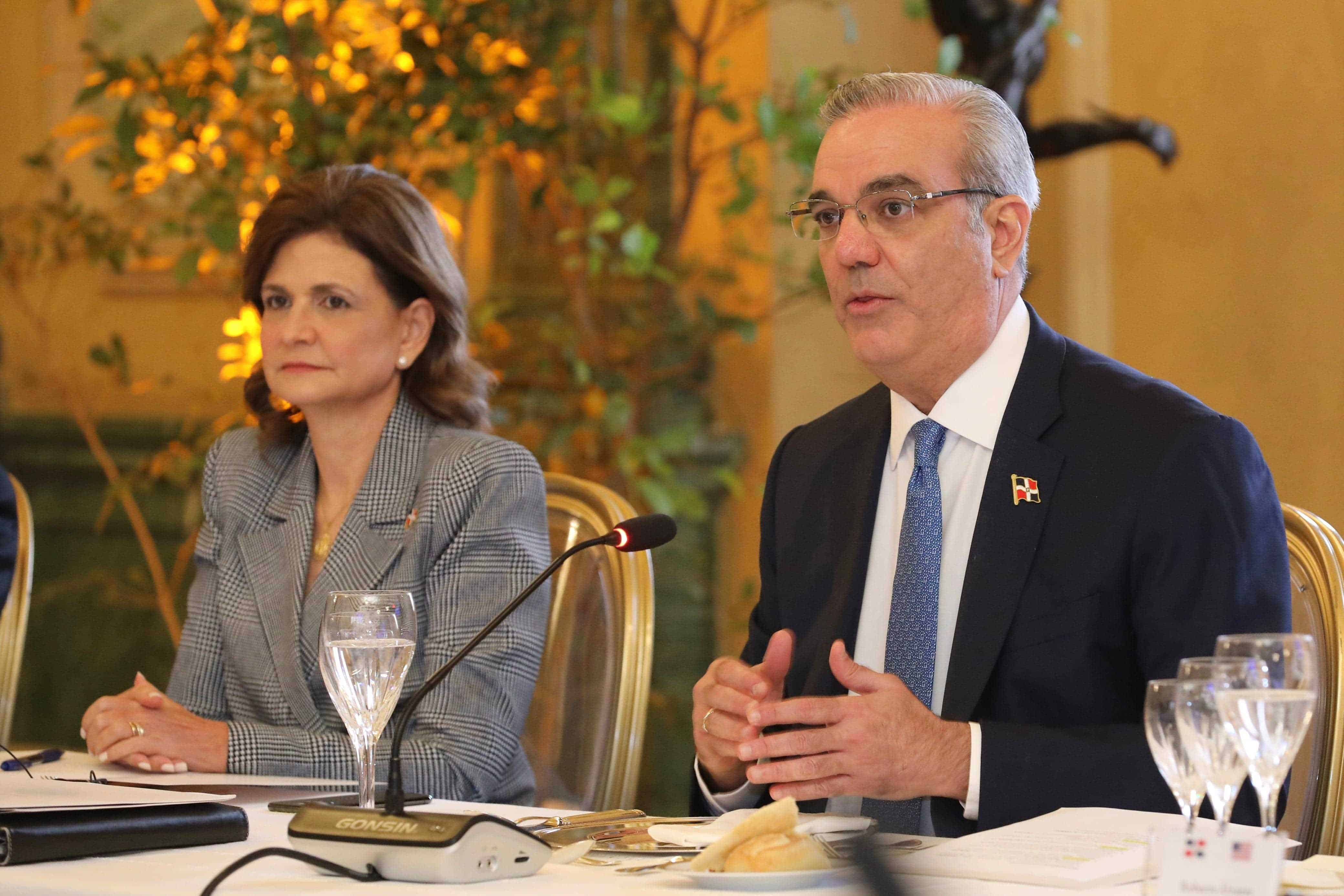 El presidente de la República, Luis Abinader y la vicepresidenta Raquel Peña