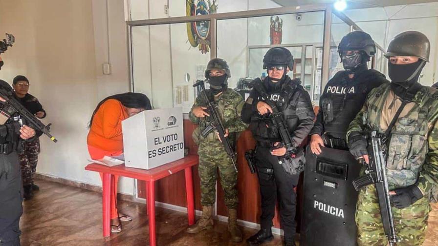 Votación en elecciones de Ecuador comienza en cárceles, epicentro de violencia criminal