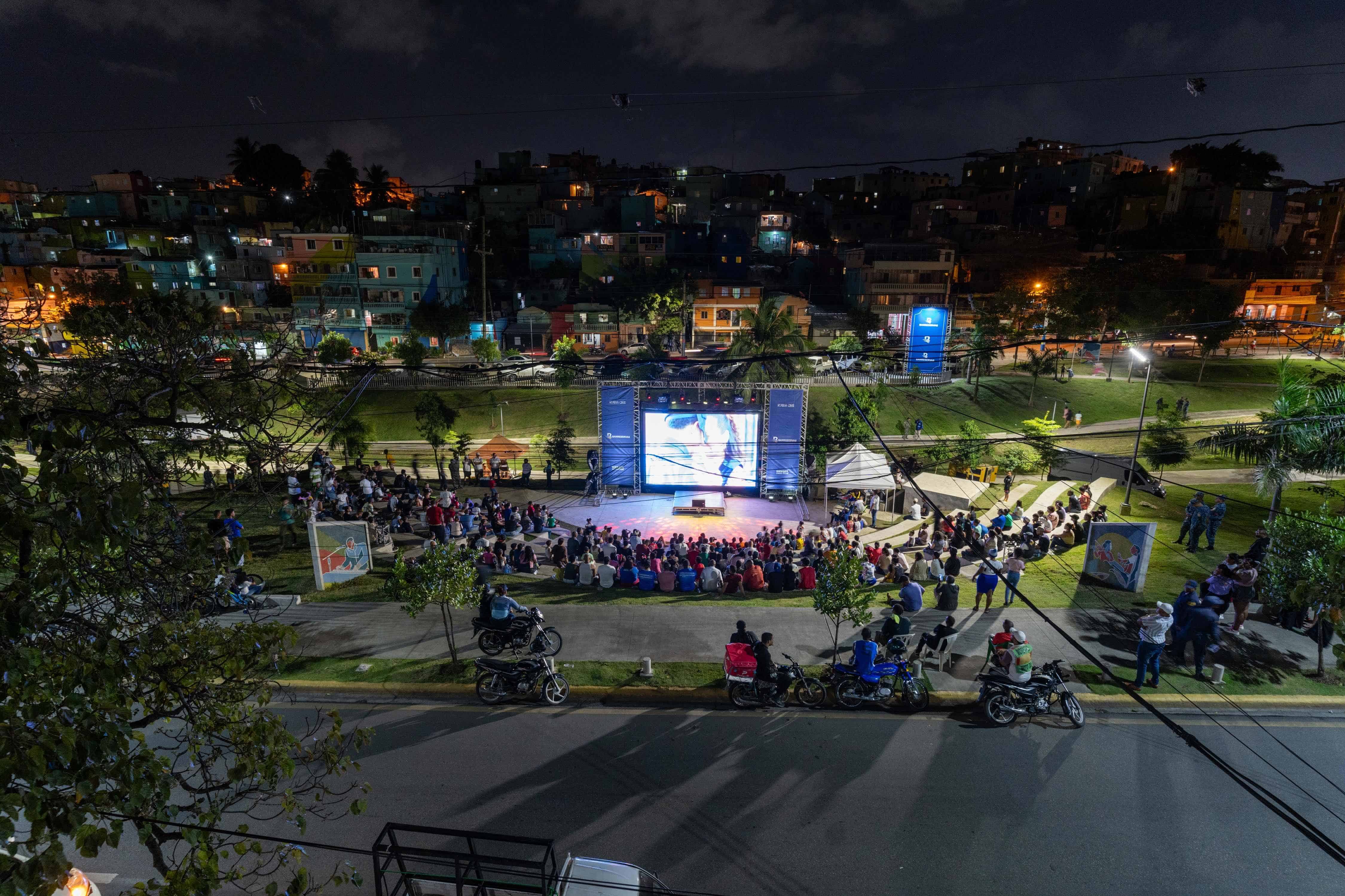 Las proyecciones de Rueda Cine contaraon con una amplia pantalla.