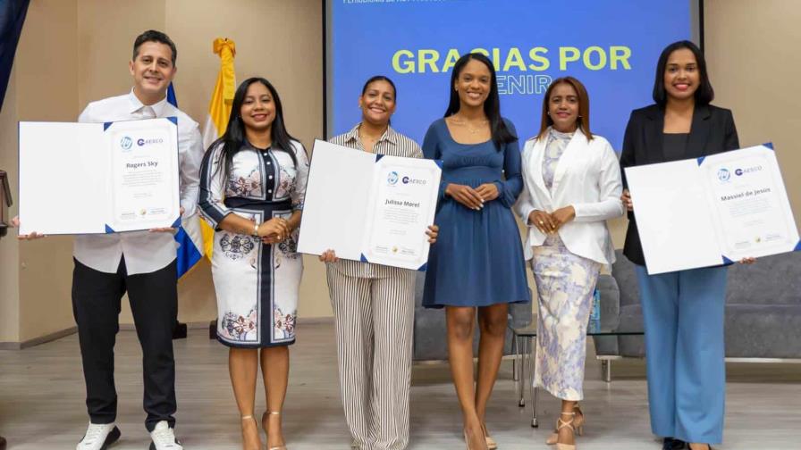 Jóvenes analizan el presente y el futuro del periodismo durante conversatorio