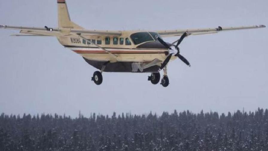 Buscan un avión desaparecido en Alaska con 10 personas a bordo