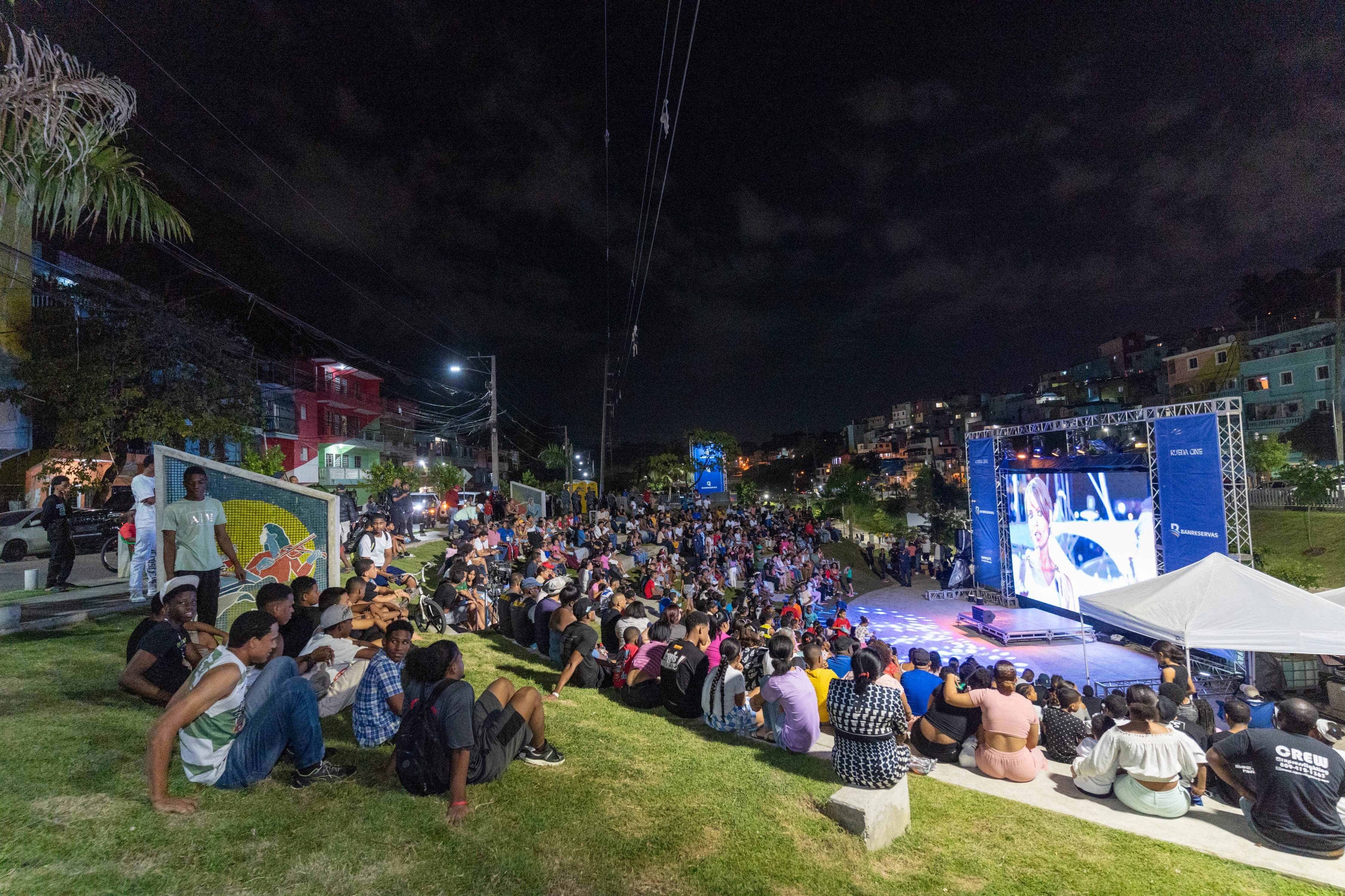 El evento se realizó en el pequeño anfiteatro del Cristo Park en el corazón del icónico barrio de la capital.