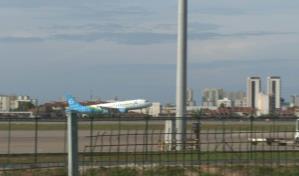 Tras la tensión con EEUU, nuevo avión con 111 deportados llega a Brasil