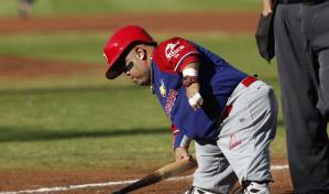 Chevale, el recogebates mexicano, amuleto de suerte de República Dominicana en la Serie del Caribe