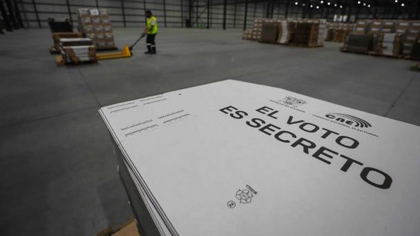 Cierran las urnas en las elecciones generales de Ecuador y comienza el conteo de votos