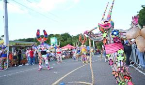 Santiago vibra de color con inicio de su carnaval 2025: un desfile de cultura, familia y diversión