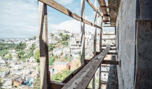 El Mived demolió edificio en El Café de Herrera por presentar peligro para la ciudadanía