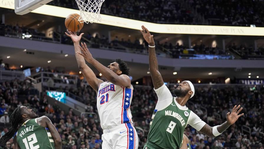 Embiid de los 76ers admite que otra cirugía en la temporada baja es posible si su rodilla no mejora