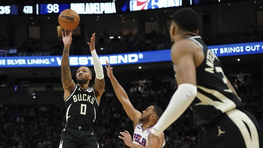 Lillard lidera a los Bucks en victoria 135-127 sobre los 76ers, sin contar con Antetokounmpo