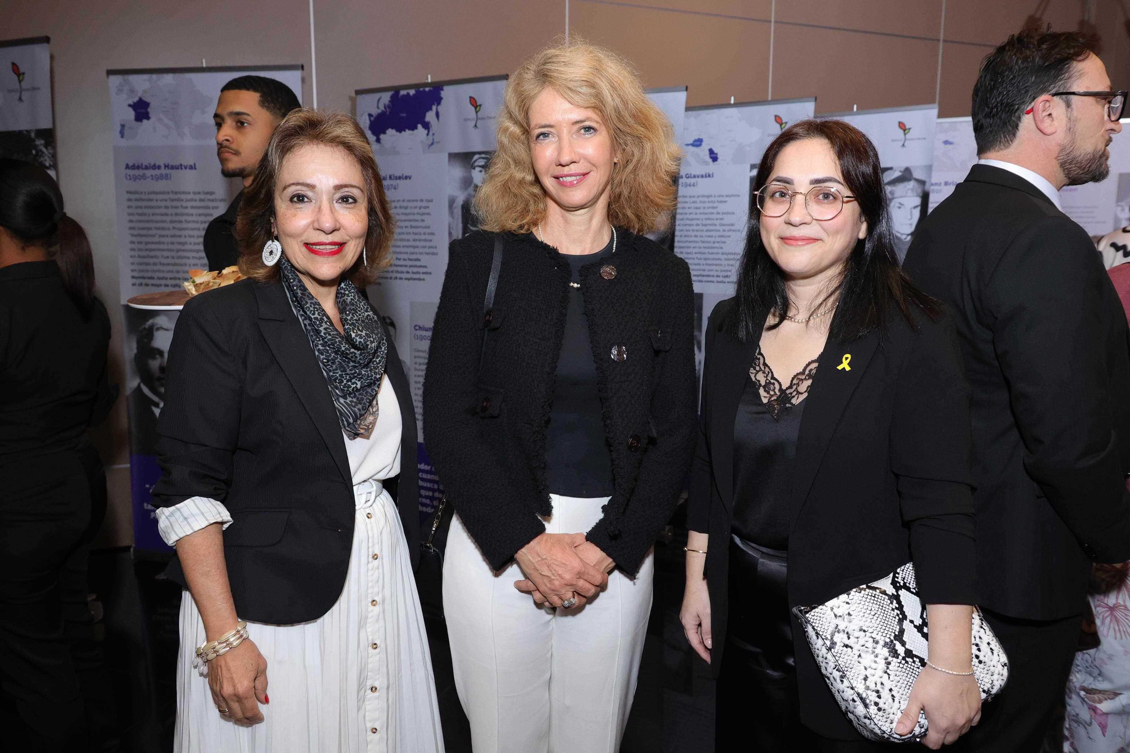 Rosa María Nadal, Katja Afheld y Diane Gavishe Abu Rukun.