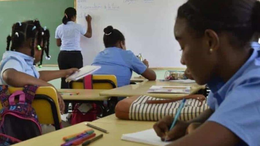 Estudiantes dominicanos mejoran en escritura y cálculo, según resultados del programa Con Base