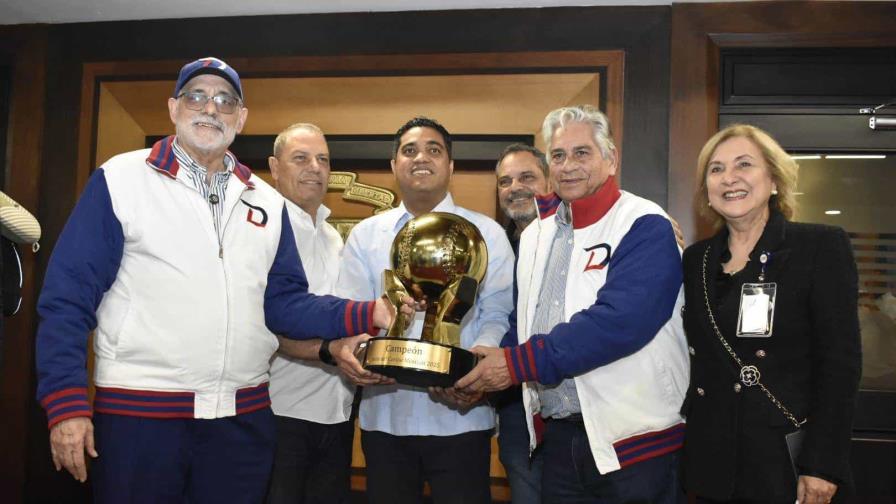 Ministro Kelvin Cruz recibe a los campeones de la Serie del Caribe