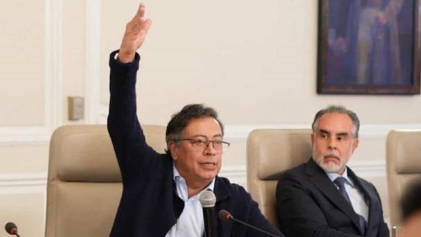 Petro pide la renuncia a todo su gabinete en plena crisis de gobierno