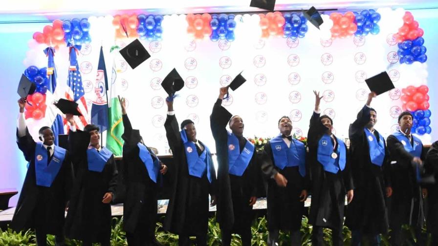 Los Yanquis de Nueva York celebran graduación escolar de prospectos de su academia