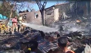 Muere una señora de 66 años en un incendio que destruyó cinco casas en Santiago Oeste