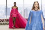 Carolina Herrera recrea un jardín de brillos y colores en la semana de moda de Nueva York Carolina Herrera recrea un jardín de brillos y colores en la semana de moda de Nueva York