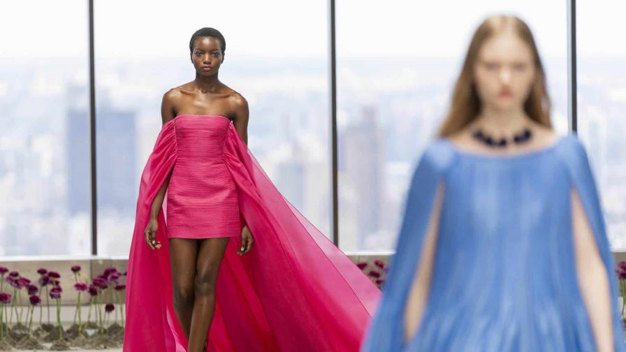 Carolina Herrera recrea un jardín de brillos y colores en la semana de moda de Nueva York