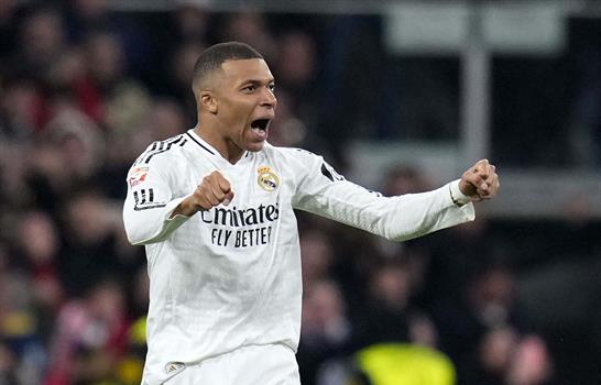 Huijsen y Mbappé en una convocatoria con nueve bajas