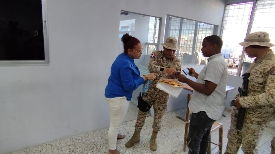 Haití entrega al Cesfront a una dominicana buscada por secuestro y explotación sexual