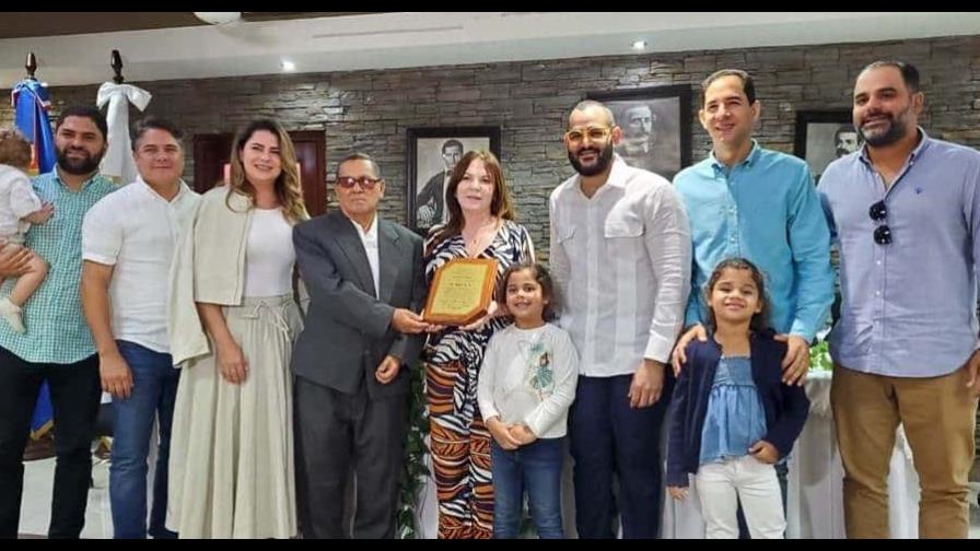 Reconocen a personalidades de Ocoa con los "Premios a la Excelencia Ciudadana" Reconocen a personalidades de Ocoa con los "Premios a la Excelencia Ciudadana"