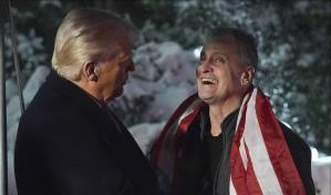 Rusia libera a profesor estadounidense detenido desde 2021 tras intercambio por criminal ruso