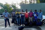 Detienen a 27 haitianos indocumentados y a un dominicano acusado de tráfico de migrantes en Valverde