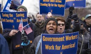 Ante la ofensiva de Trump y Musk, funcionarios se organizan para resistir a los recortes