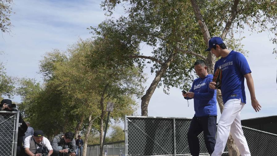 MLB abre las puertas a otra temporada; lanzadores y receptores se reportan MLB abre las puertas a otra temporada; lanzadores y receptores se reportan