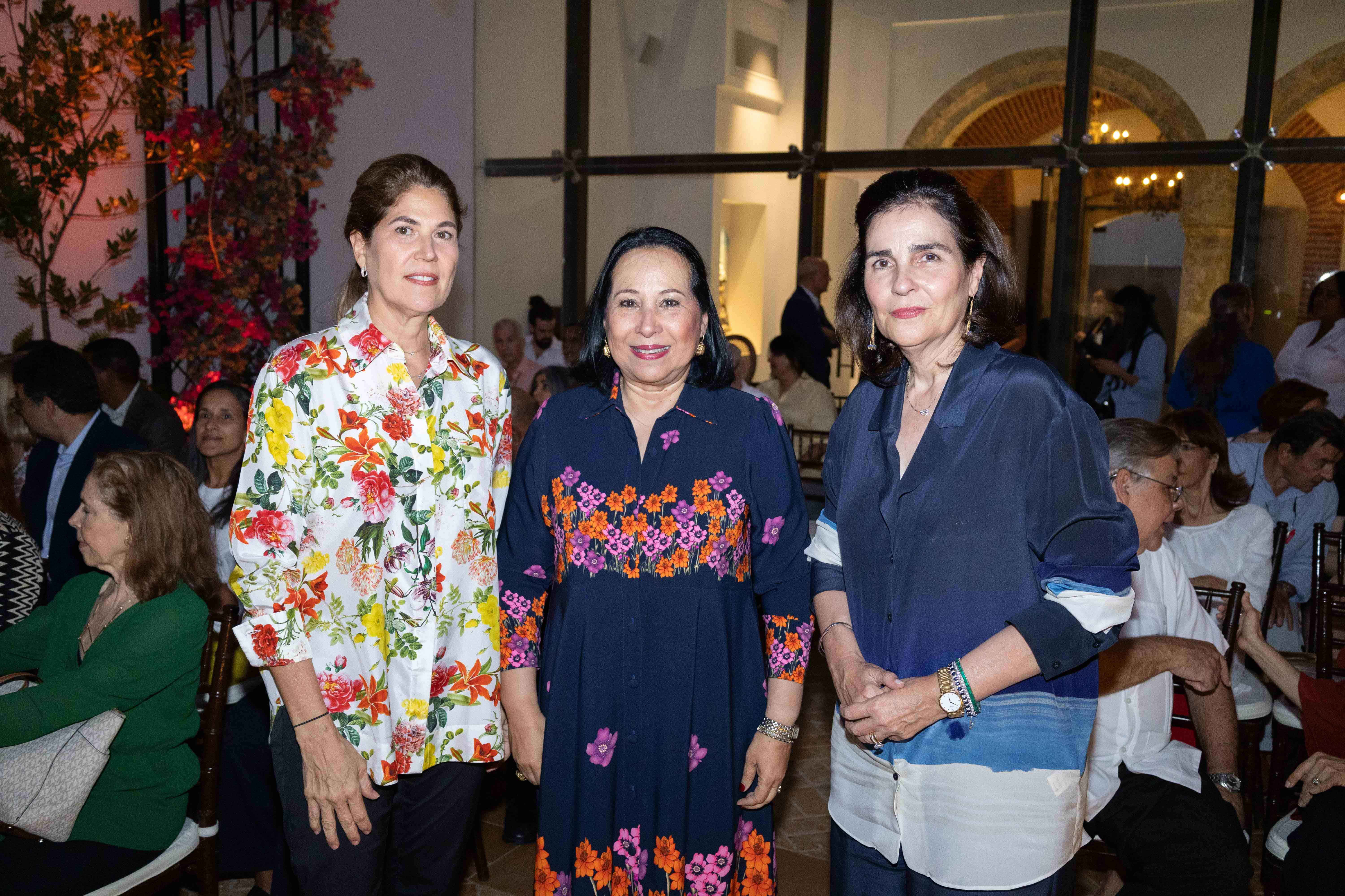 Chabela León de Bisonó, María Teresa Ruiz de Catrain y María Amalia León.<br>