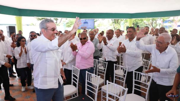 Abinader inaugurará este viernes carretera Comendador-Guaroa-Macasías en Elías Piña